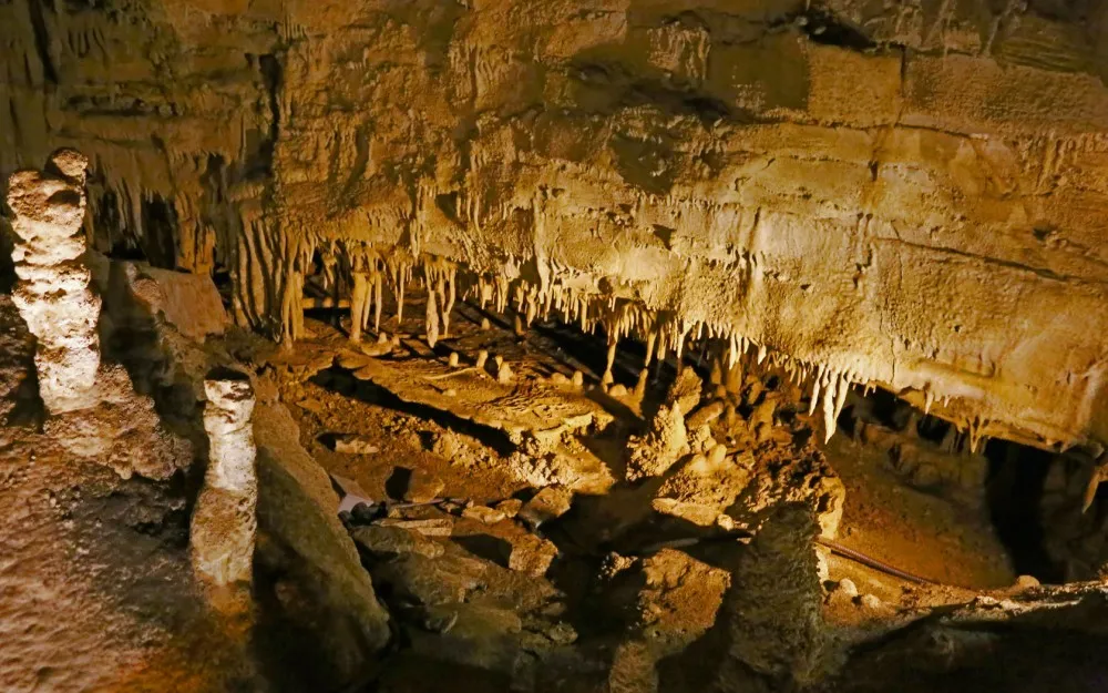 Natural Bridge Caverns
